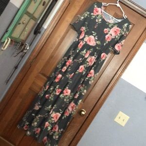 Floral maxi dress size L